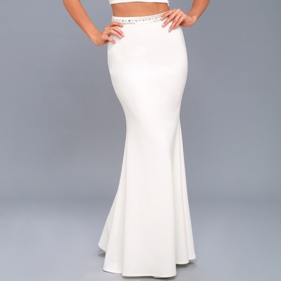 ONE LEFT LULUS WHITE BEADED MAXI 2 PIECE DRESS💃🏿 - Picture 6 of 8
